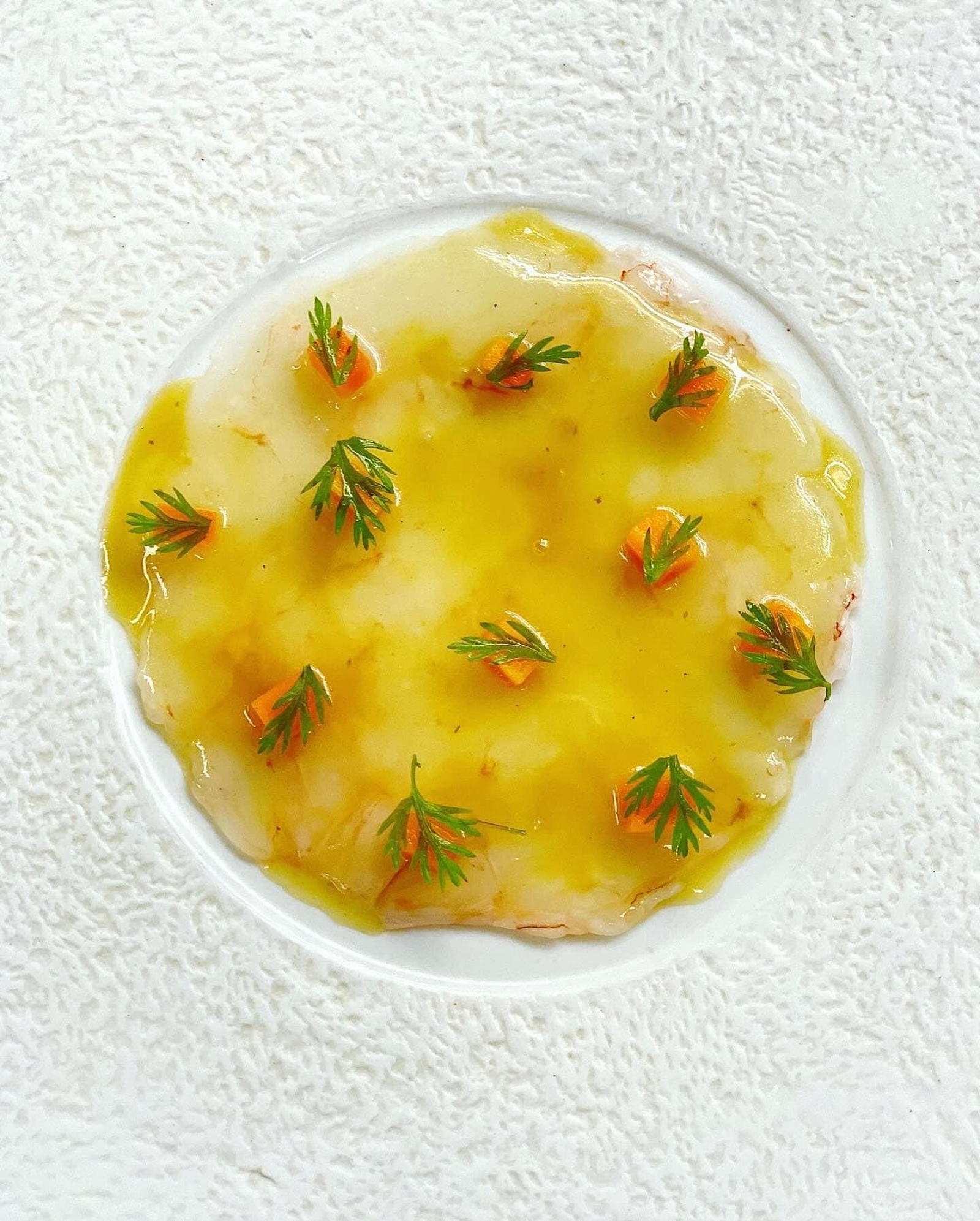 Carpaccio de gamba blanca y su escabeche de zanahoria
