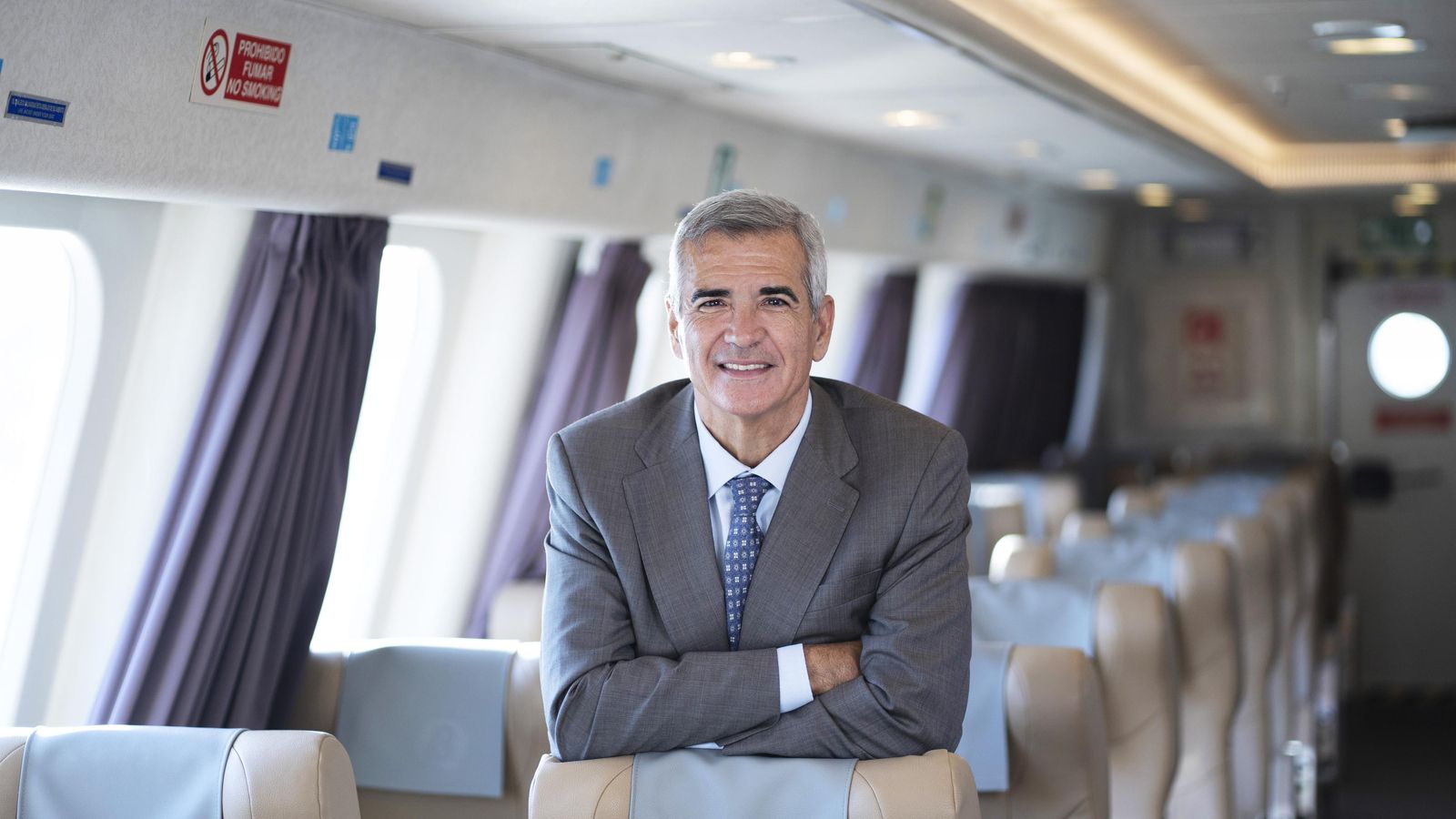 Adolfo Utor en una de las embarcaciones de su naviera.