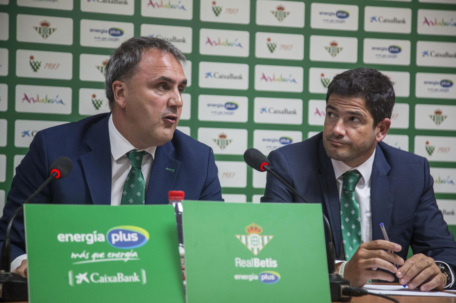 Fernando Moral, presidente del Betis Energía Plus, junto a Ramón Alarcón.