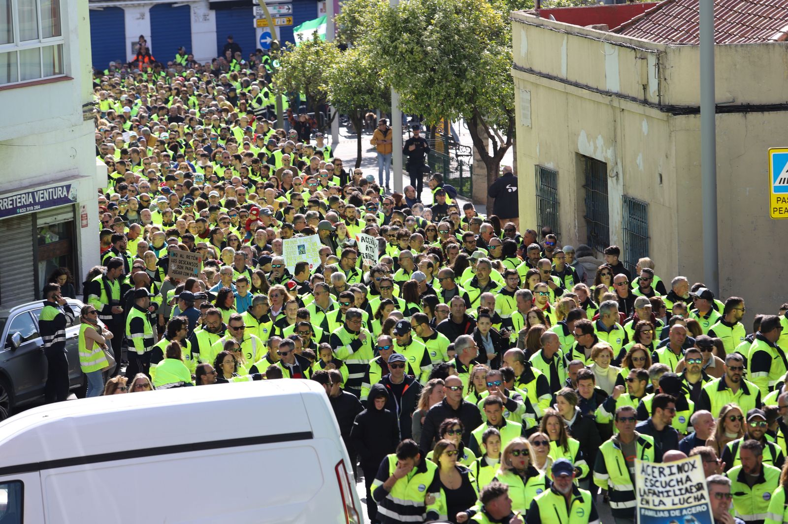 Las fotos de la manifestación de los trabajadores en huelga de Acerinox en Algeciras