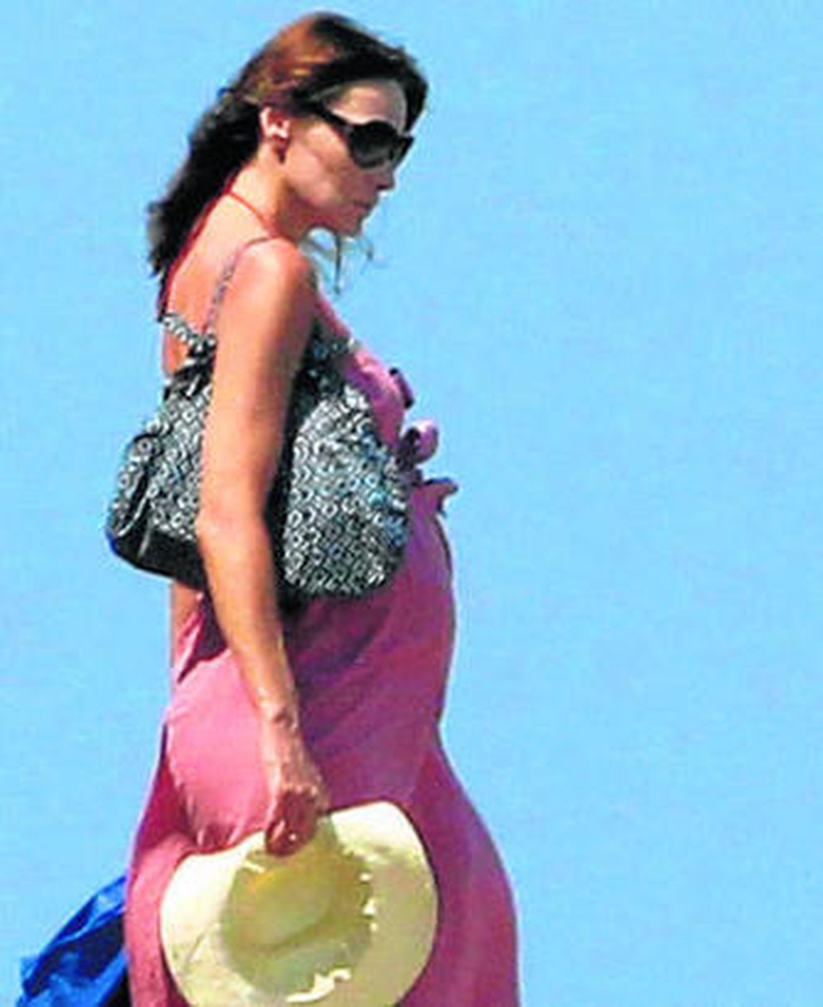 Carla Bruni protegerá a su hijo de la prensa