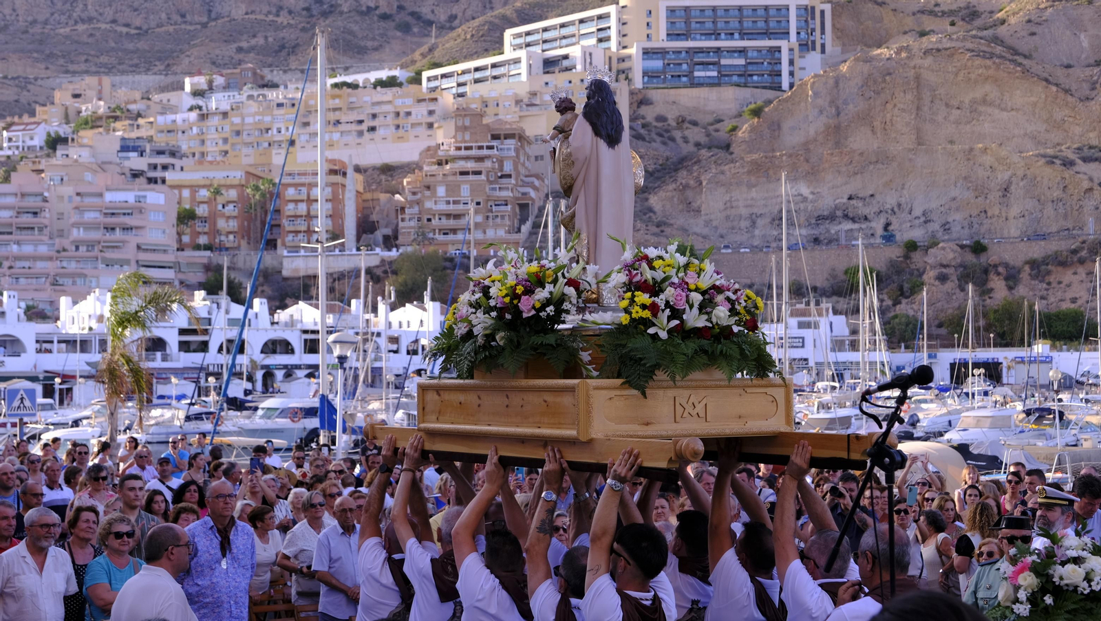 Procesión marinera  de la Virgen del Carmen en Aguadulce
