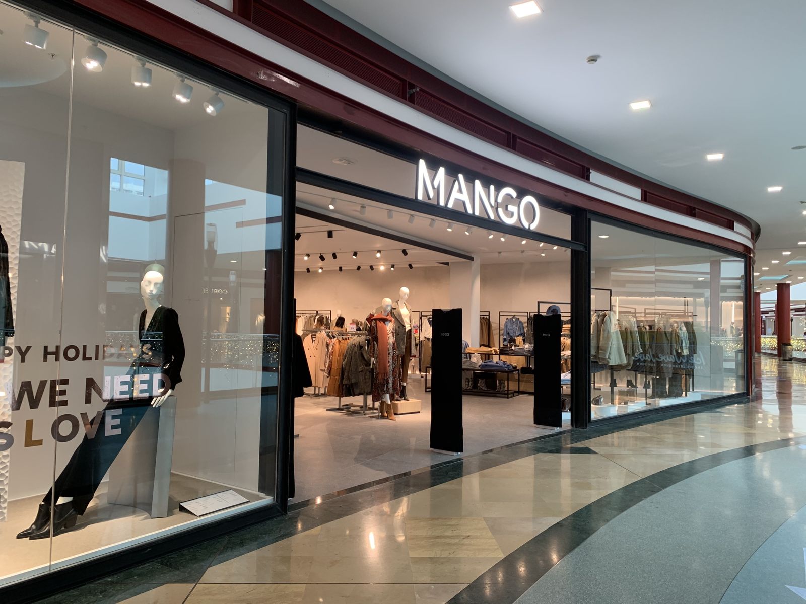 La tienda de Mango en el centro comercial Puerta Europa.