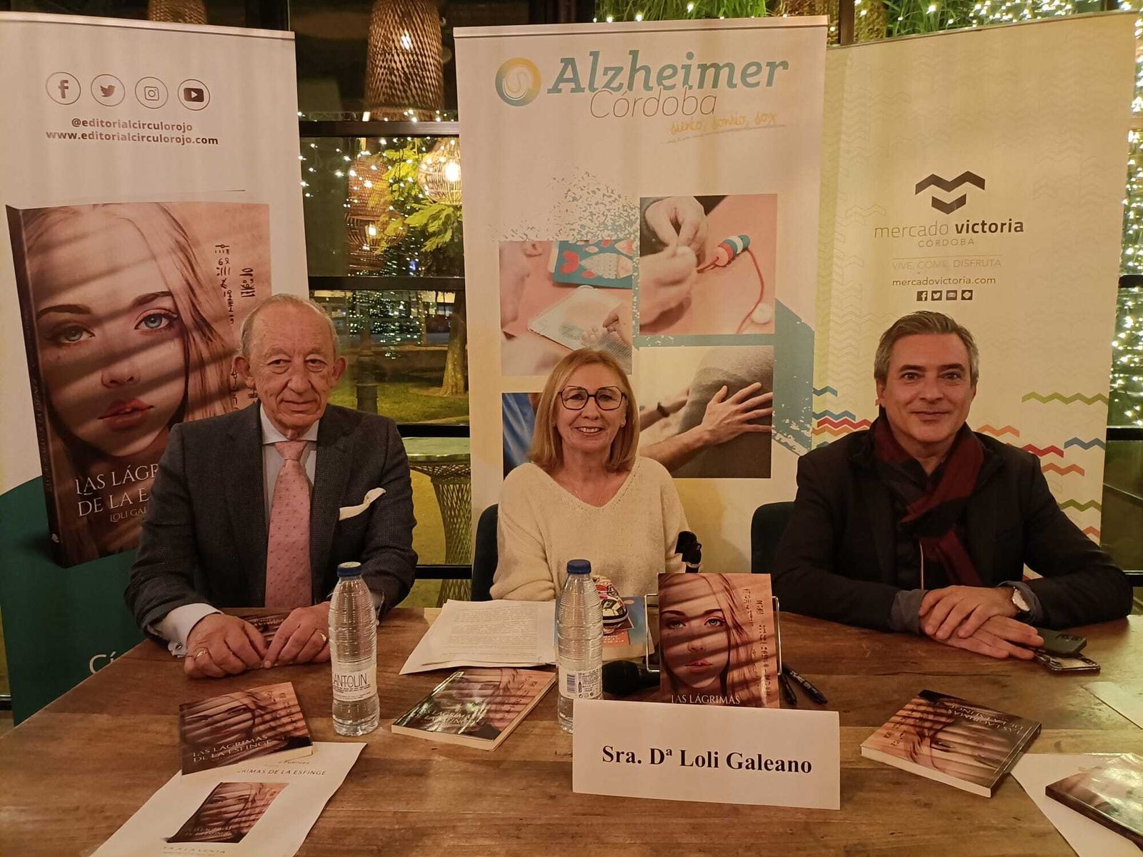 Rafael Luque, presidente de Asociación Alzheimer Córdoba, Loli Galeano y Paco Mulero, gerente de Mercado Victoria
