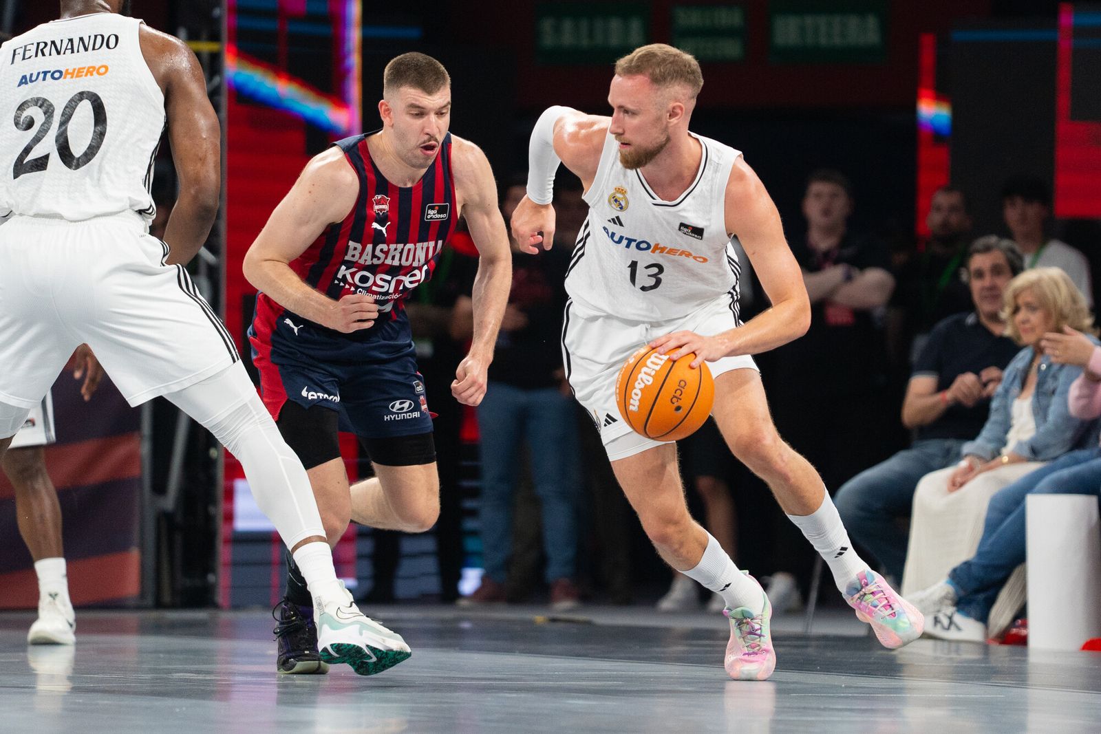 El Madrid tumba al Baskonia y espera a Unicaja o Barcelona en semifinales