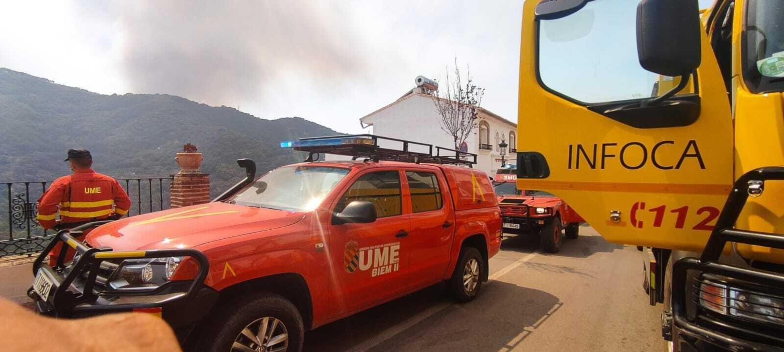 El Ejército actúa en la zona del incendio afectada El Ejército actúa en la zona del incendio afectada