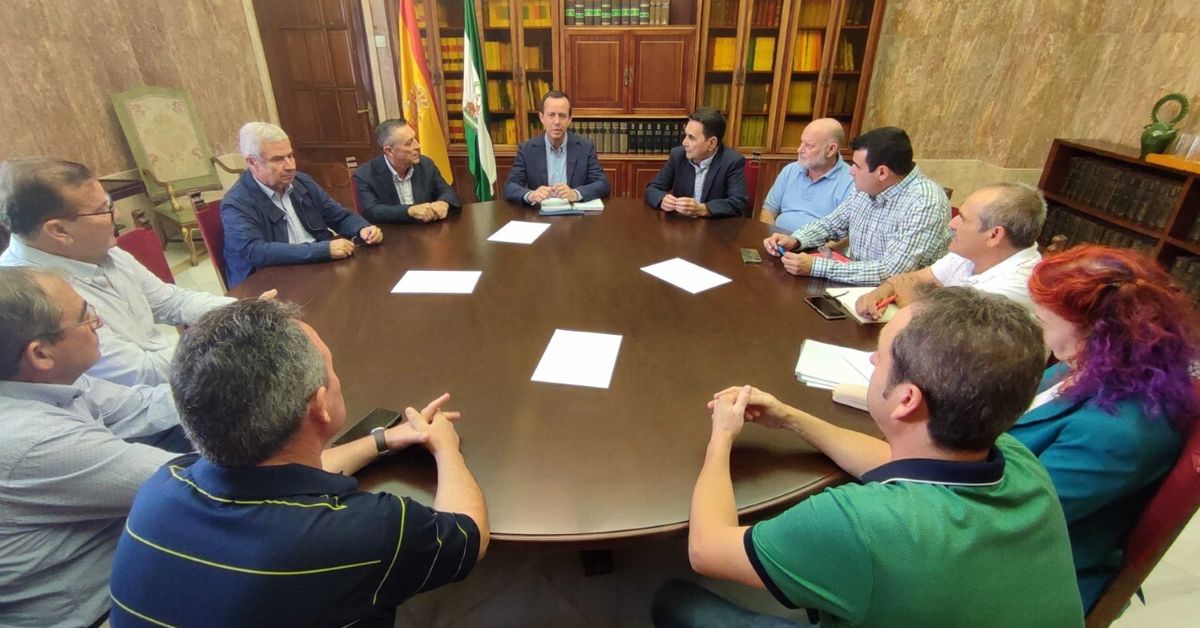 El subdelegado del Gobierno ahonda en los PGE con la Mesa del Agua en ...