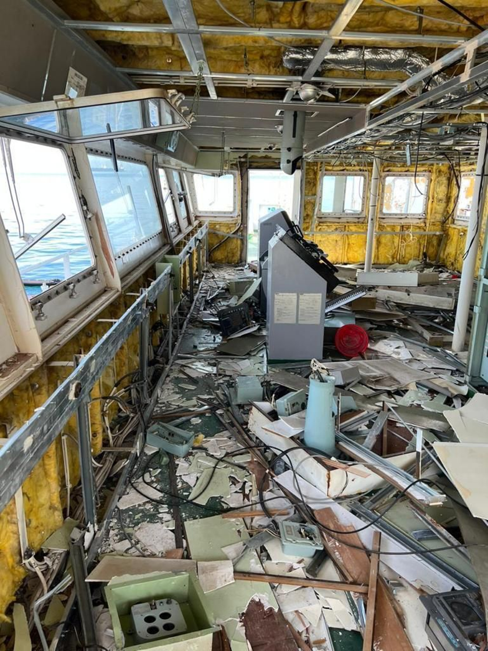 El interior de la caseta del puente de mando del 'OS 35'.
