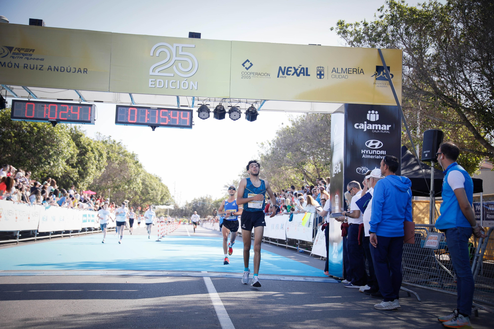 Imágenes de la llegada de la Media maratón Ciudad de Almería