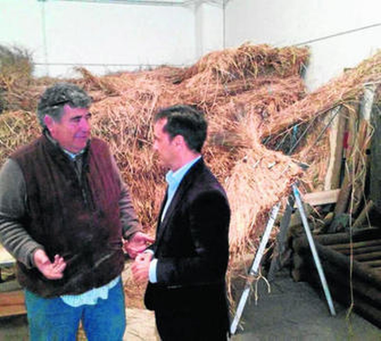 El delegado territorial de Economía visita, en Arcos, a un empresario.
