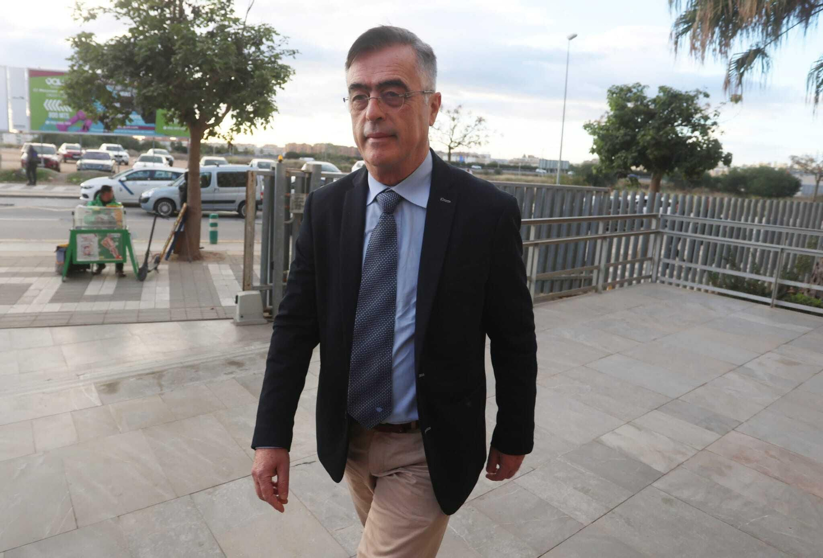El exalcalde de Estepona, Antonio Barrientos, llega a los juzgados de Málaga el día del inicio del juicio por el caso Astapa.