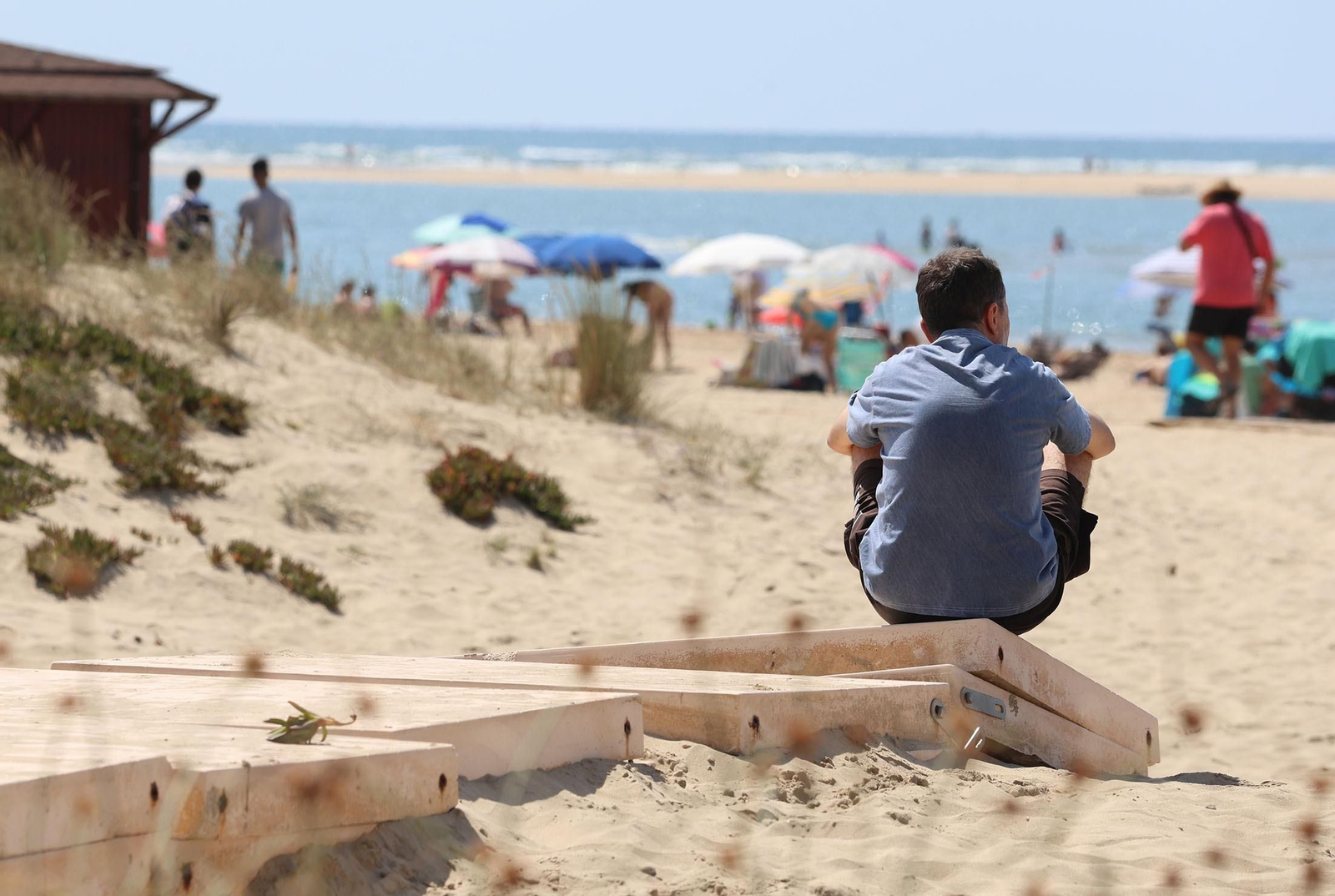 Ambiente en las playas de Huelva en la mañana de domingo
