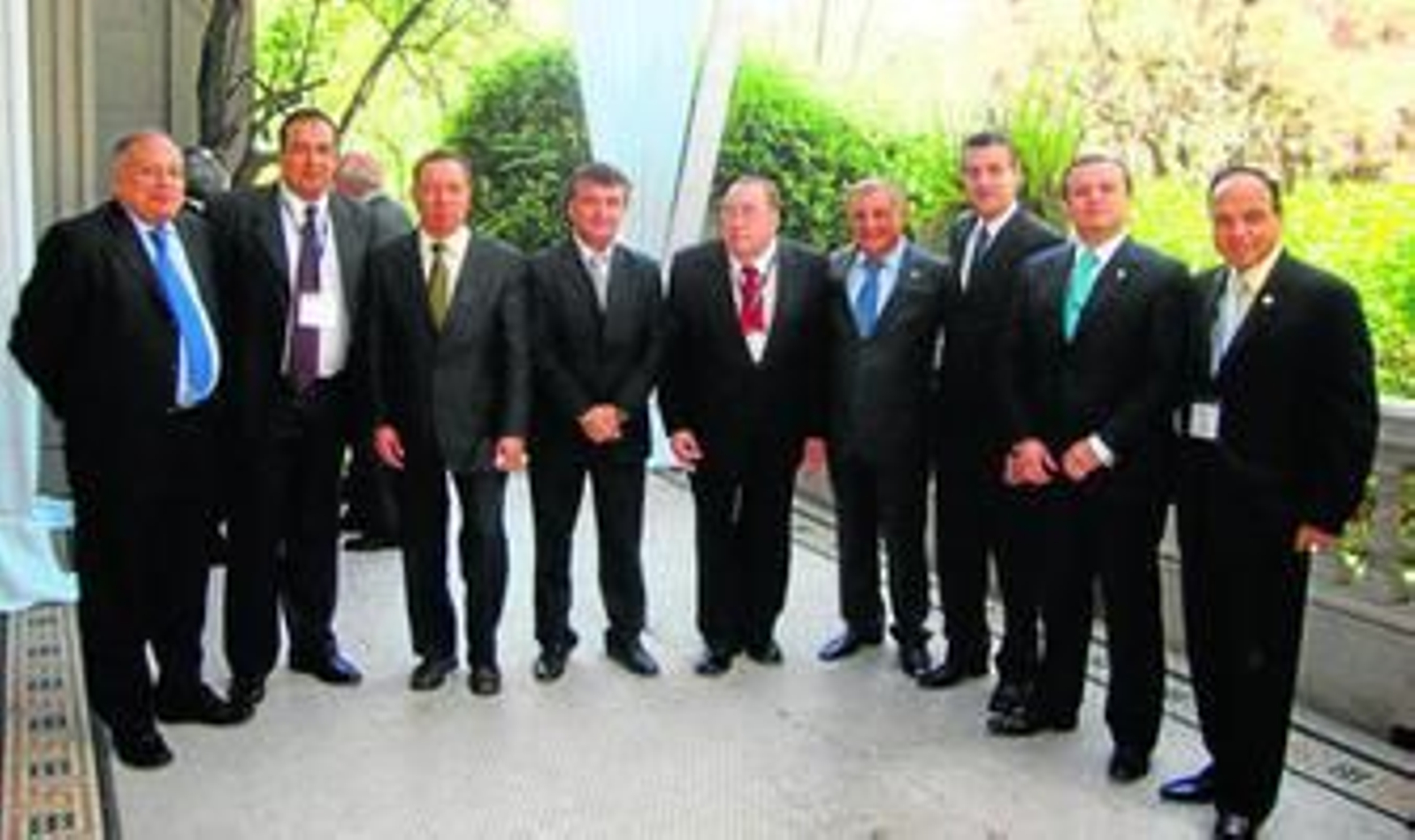 Ricardo Martínez -cuarto por la derecha-, junto a la junta directiva del Congreso Hemisférico de Cámaras de Comercio Latinas.