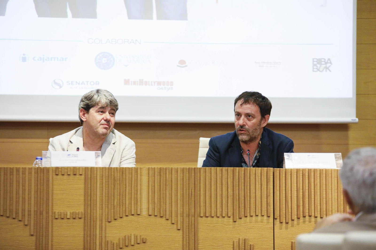 Carmen Mola presenta su libro "El clan" en la Casa de las mariposas de Almería, en imágenes