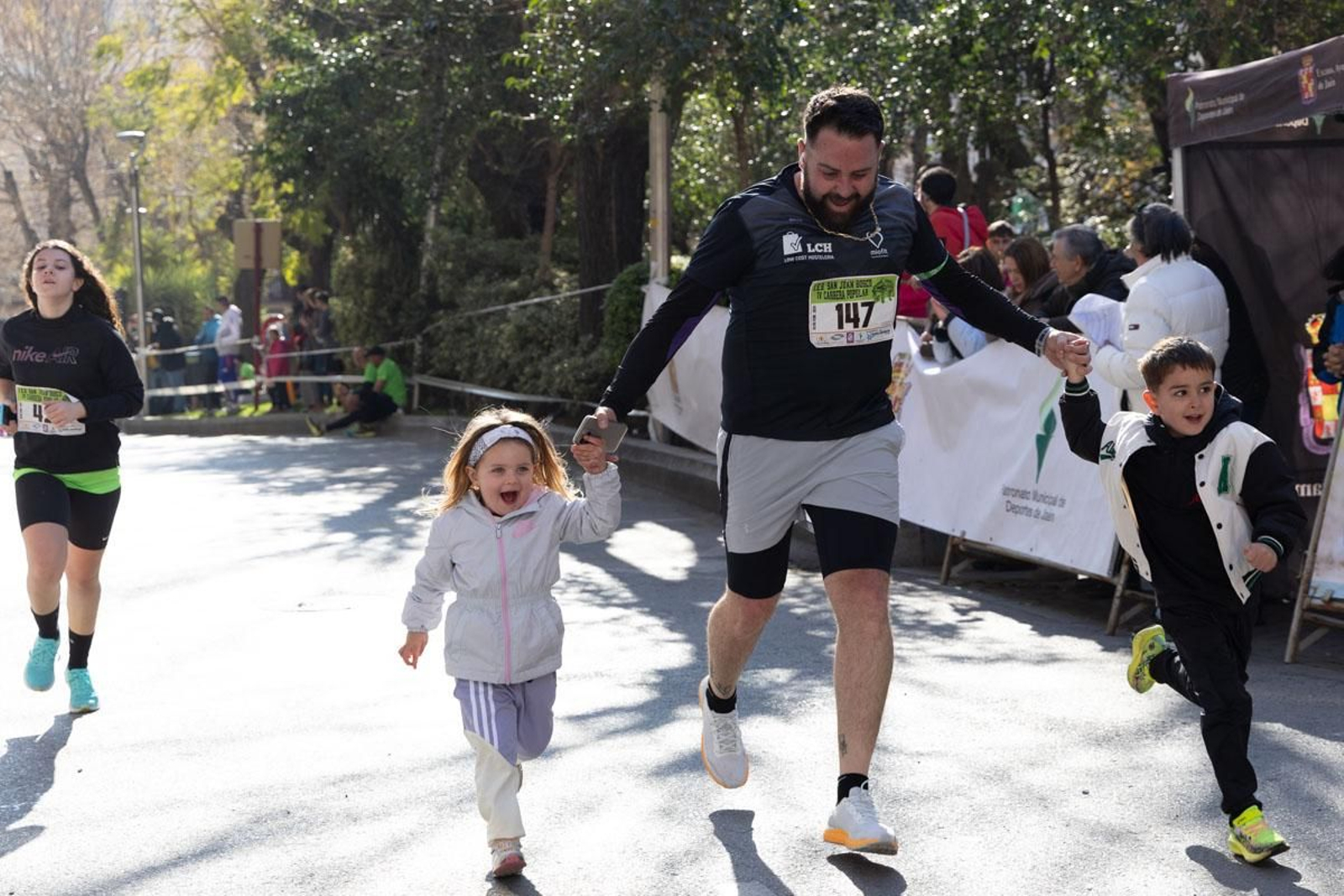 Deporte y solidaridad se unen en la IV Carrera Popular IES San Juan Bosco, en imágenes