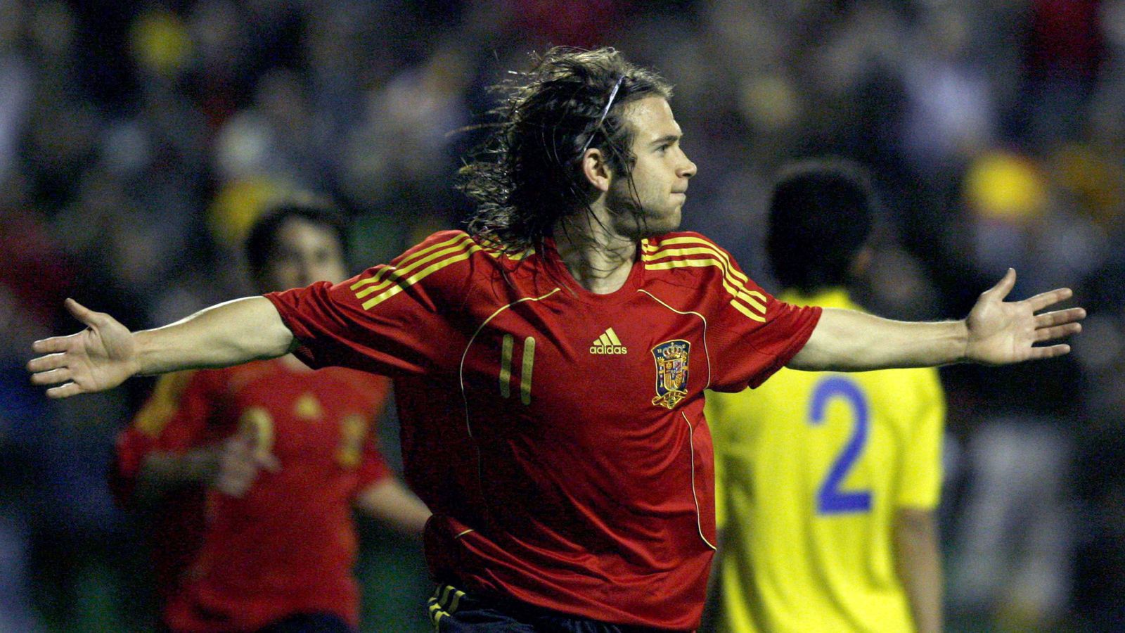 Diego Capel celebra un gol con la camiseta de la selección española en un partido con la sub-21.