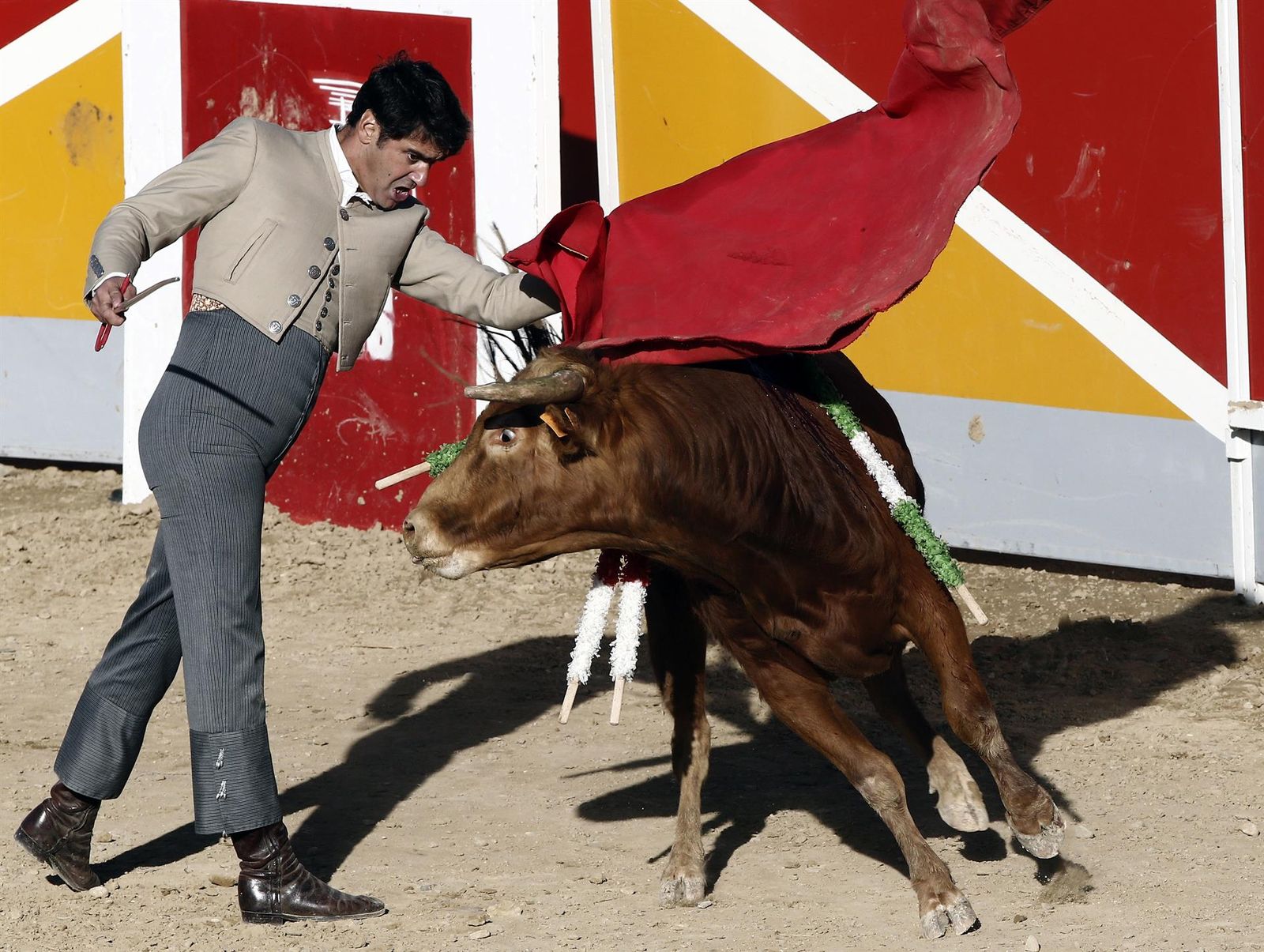 El diestro Jesulin de Ubrique, durante el festejo taurino en Navarra en 2016
