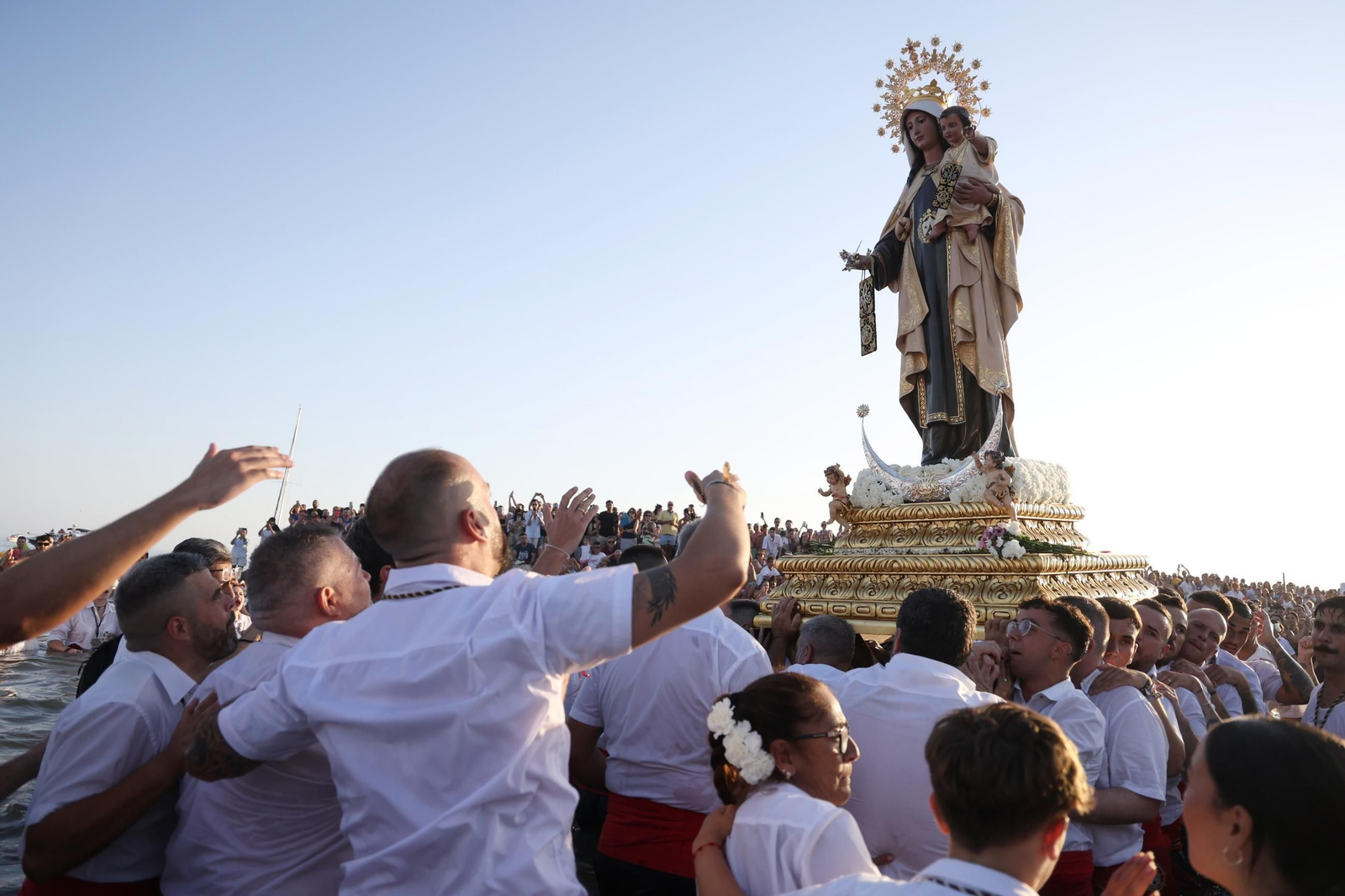 La procesión de la Virgen del Carmen en El Palo, en Málaga, en imágenes