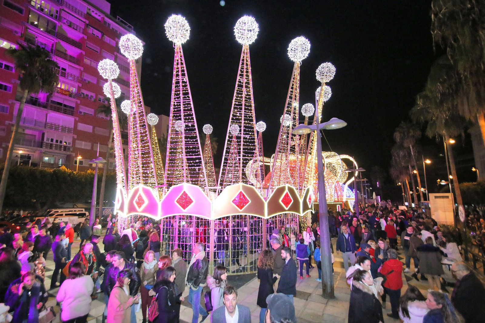 Las imágenes del encendido de las coronas de los Reyes Magos