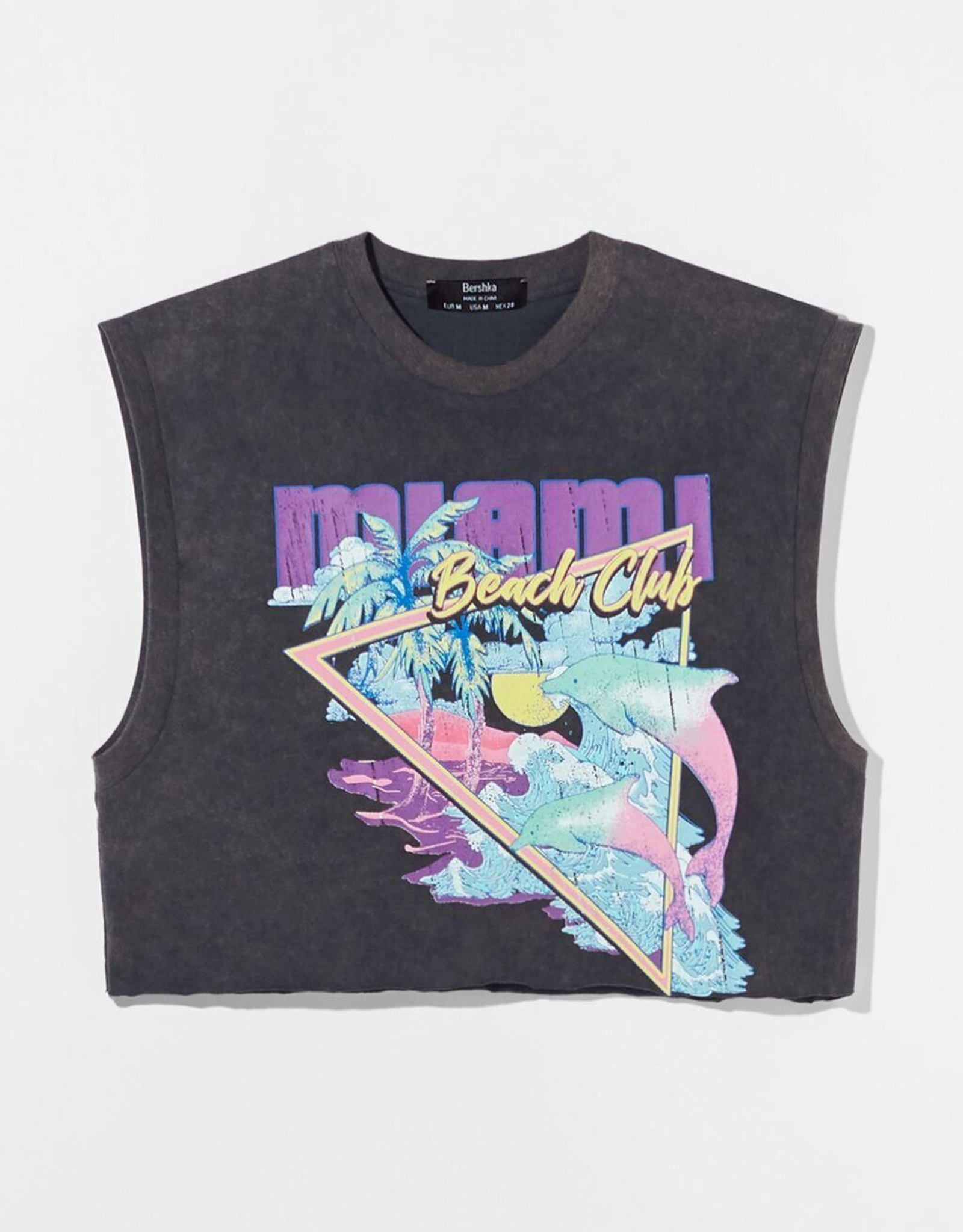 Camiseta con manga a la sisa de Bershka.