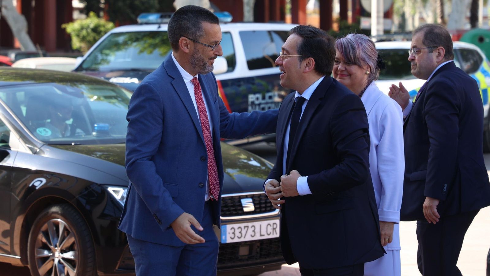 El alcalde de La Línea, Juan Franco, con Albares en la visita que efectuó el ministro en 2024.