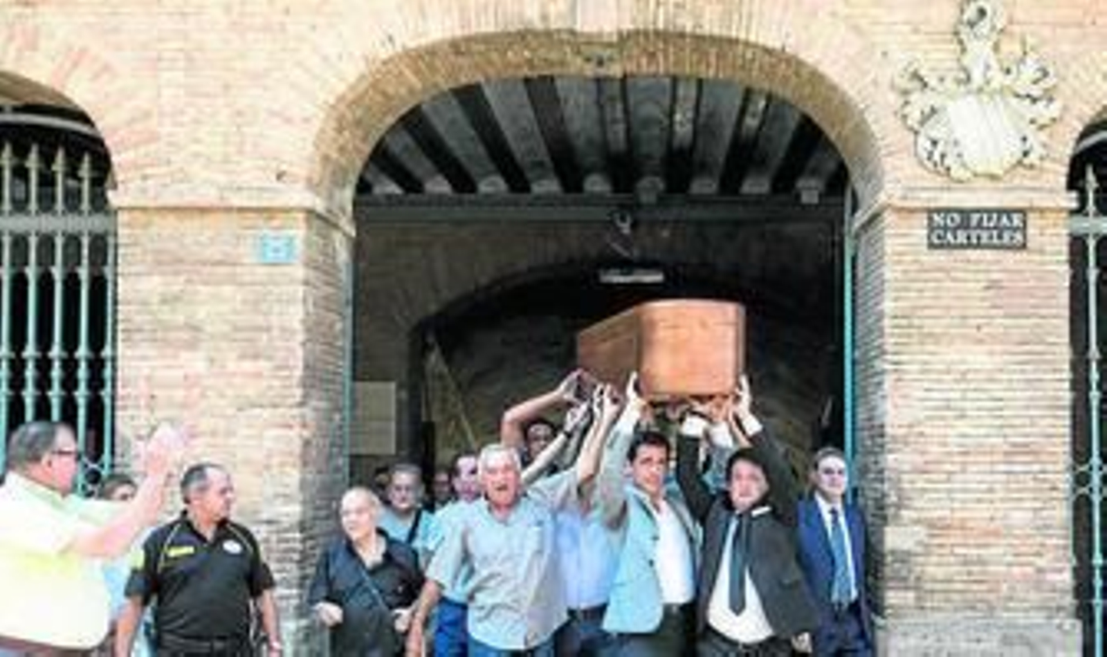 Toreros y aficionados en el adiós a Canito en la plaza de Valencia.