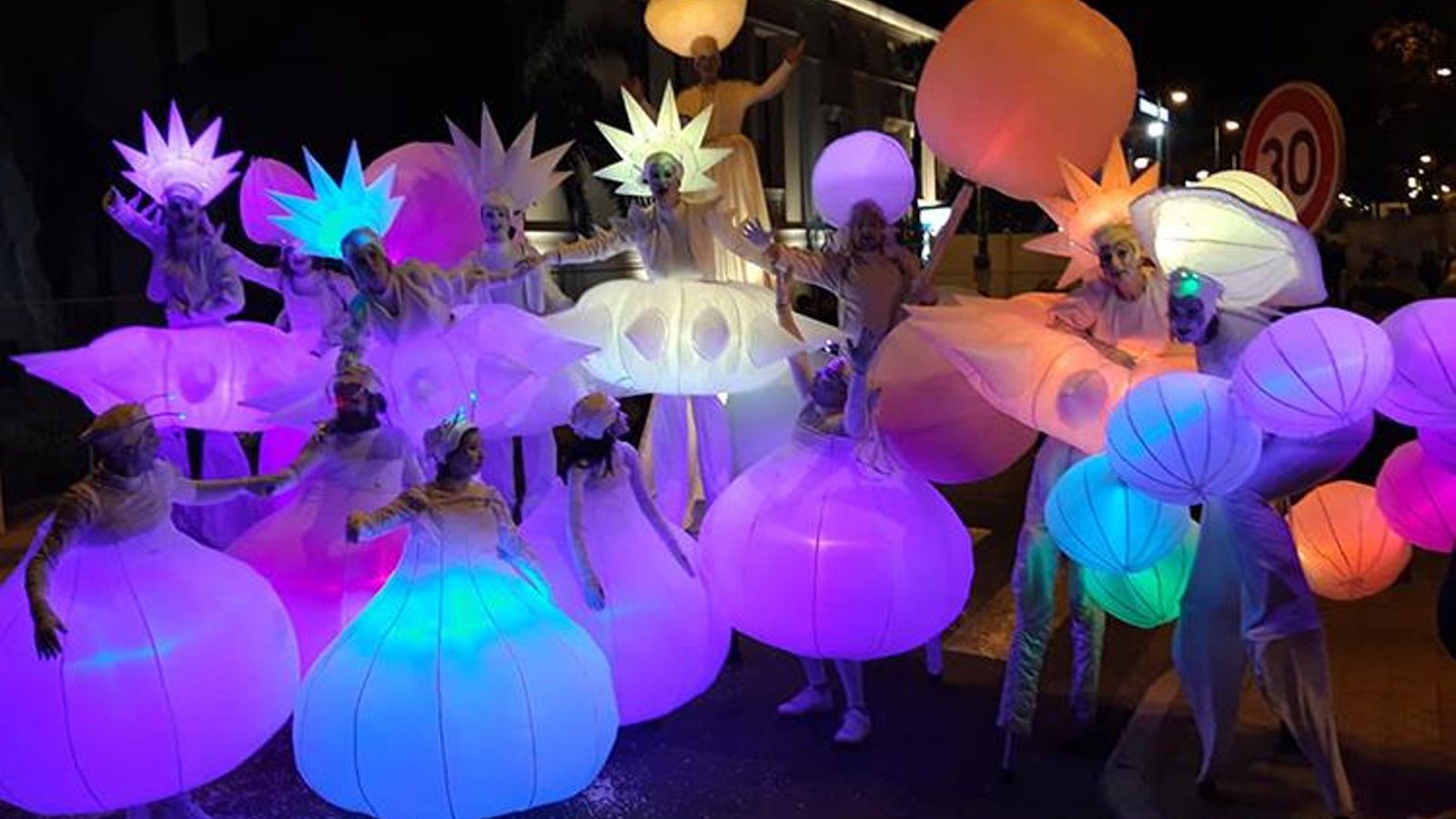 Colorido lumínico en el universo andante