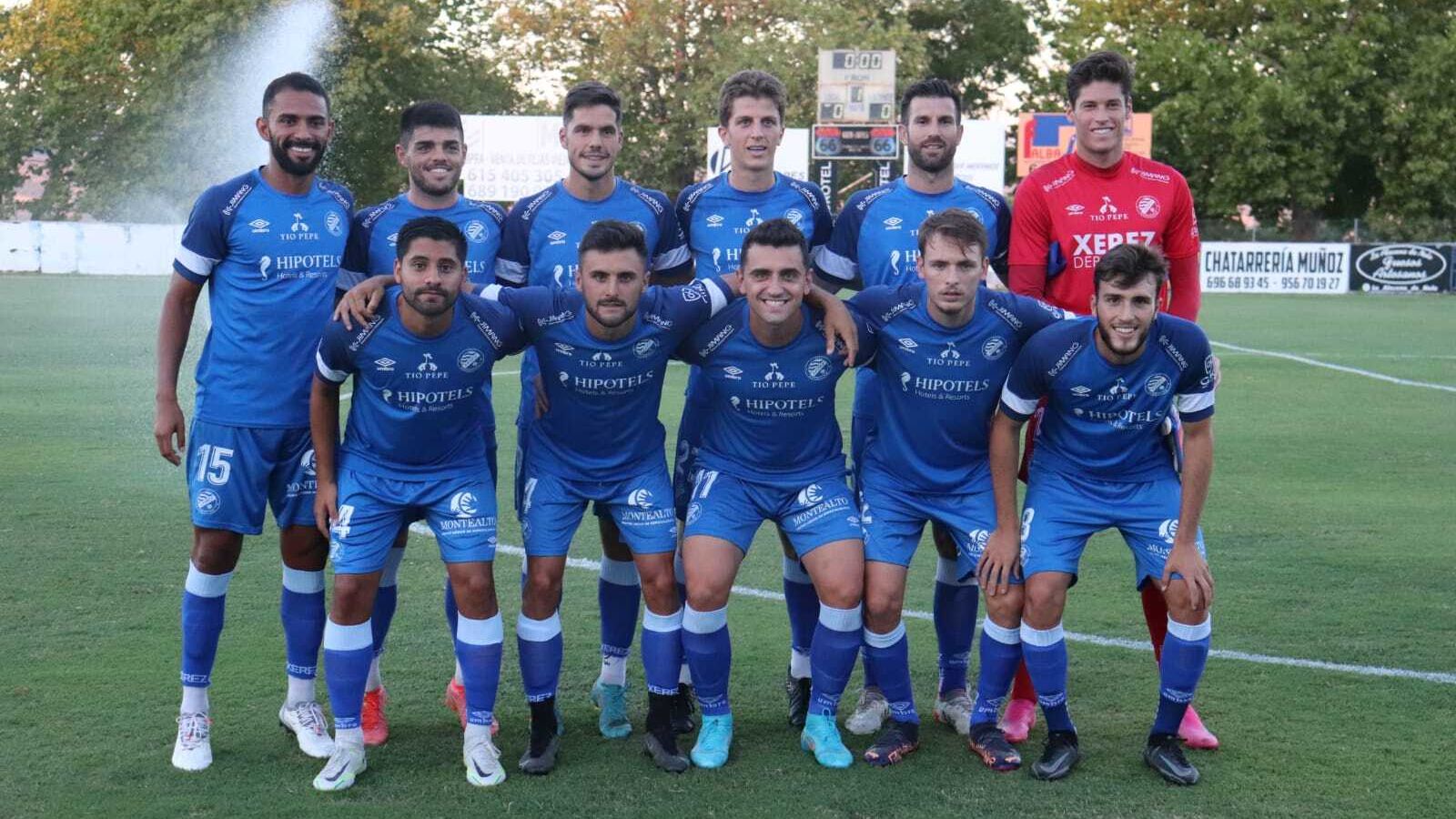 Formación inicial que ha presentado el Xerez DFC en Arcos.