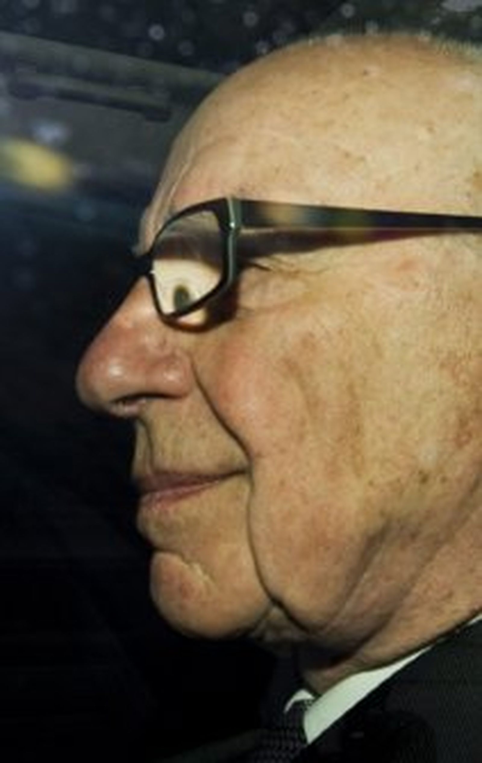 Murdoch, atrapado en un escándalo propio de alguno de sus medios