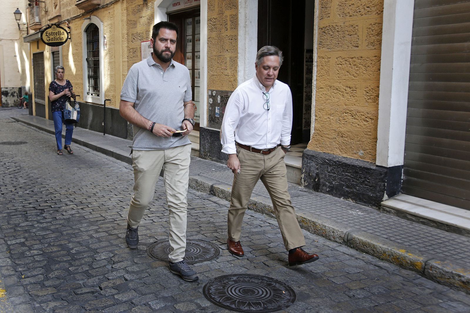 El candidato socialista Fran González, a su llegada a la sede de Gaspar del Pino