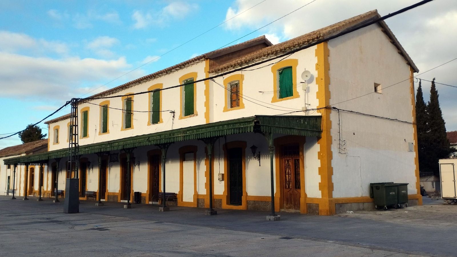Imagen de la antigua estación de ferrocarril de Baza, ahora en proceso de recuperación.