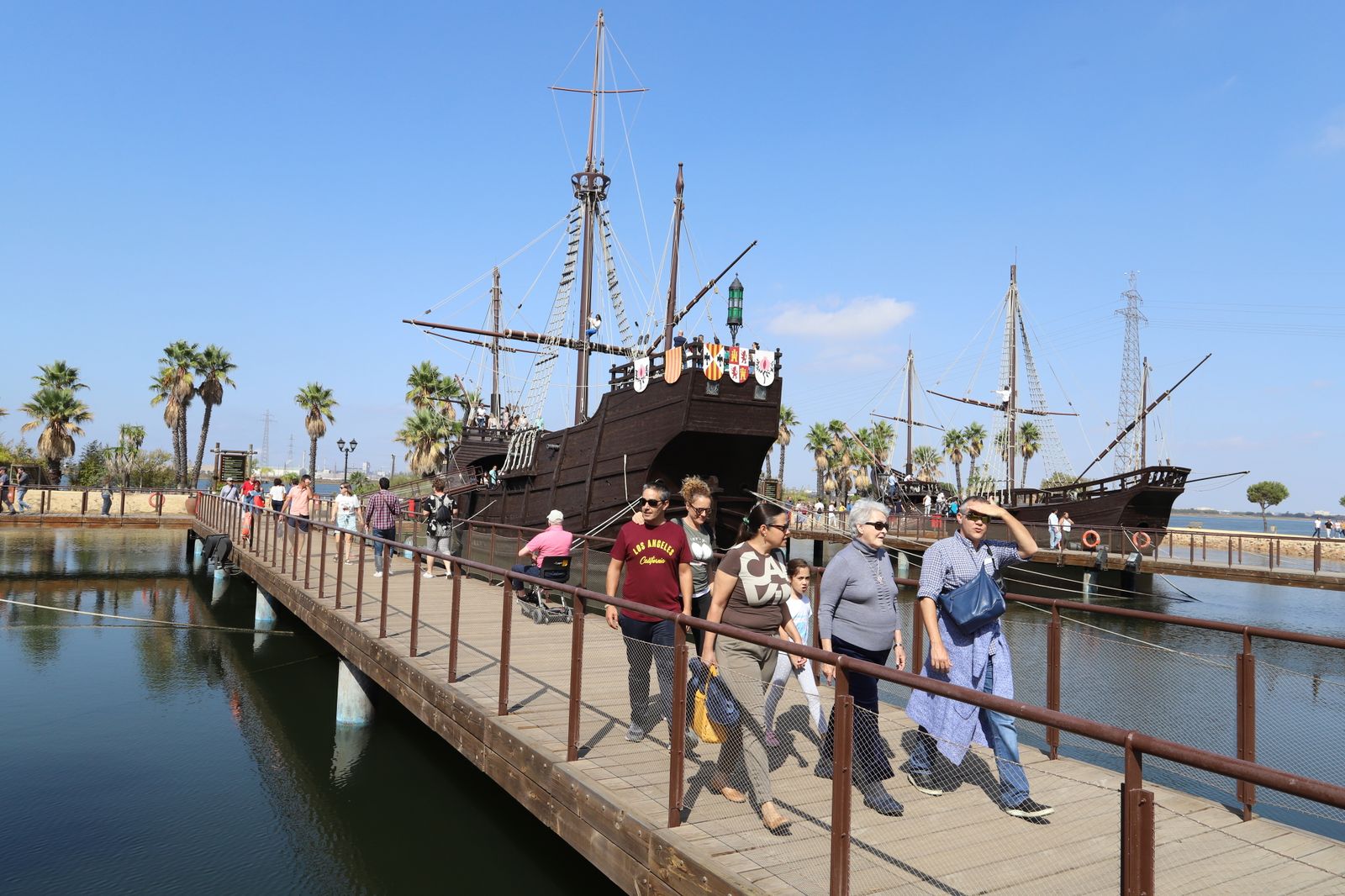 Imágenes de la jornada de puertas abiertas en el Muelle de las Carabelas