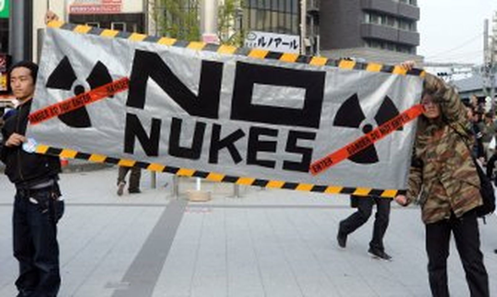 Miles de personas protestan en Tokio contra las centrales nucleares