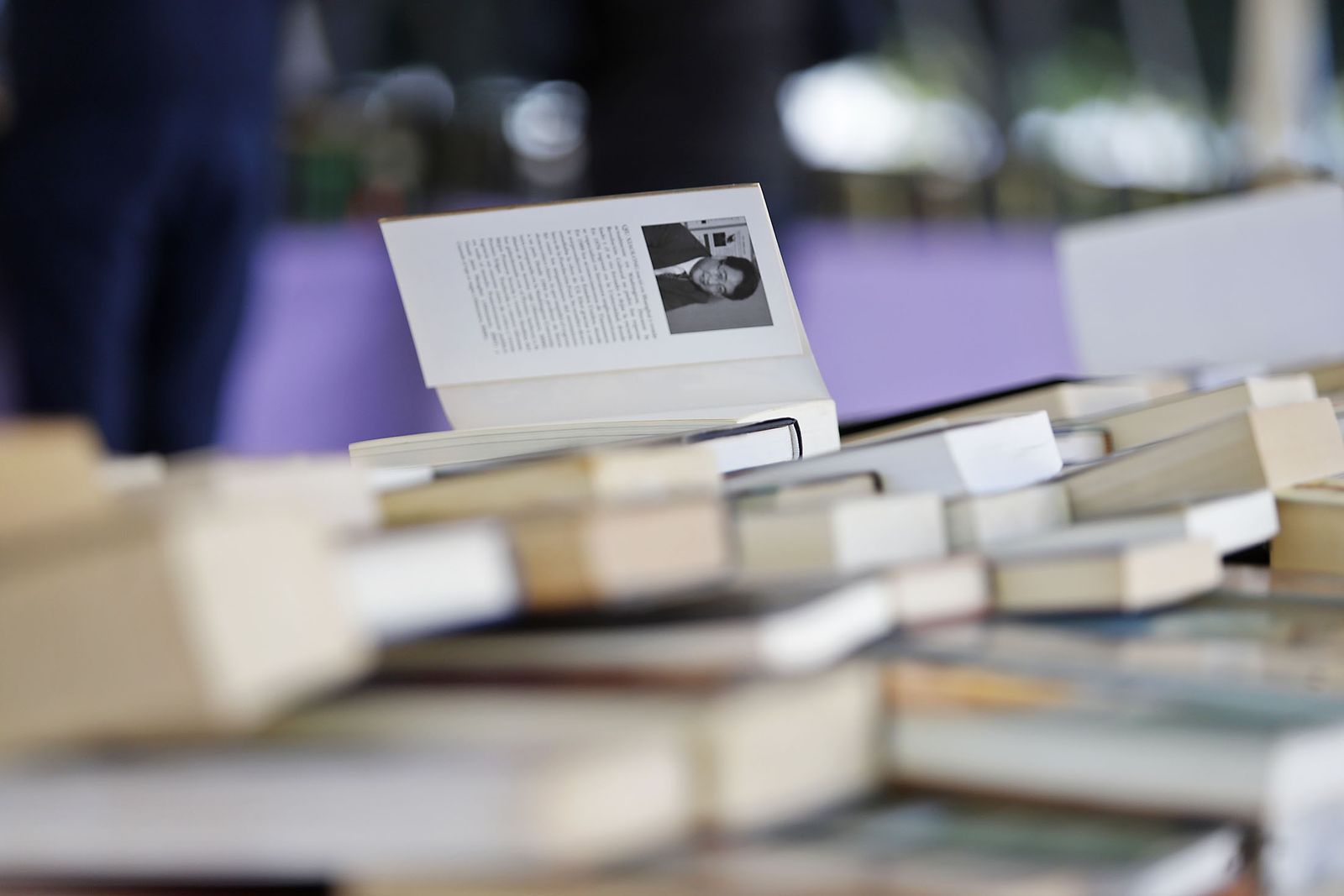 Imágenes del mercadillo solidario de Ayre en Huelva