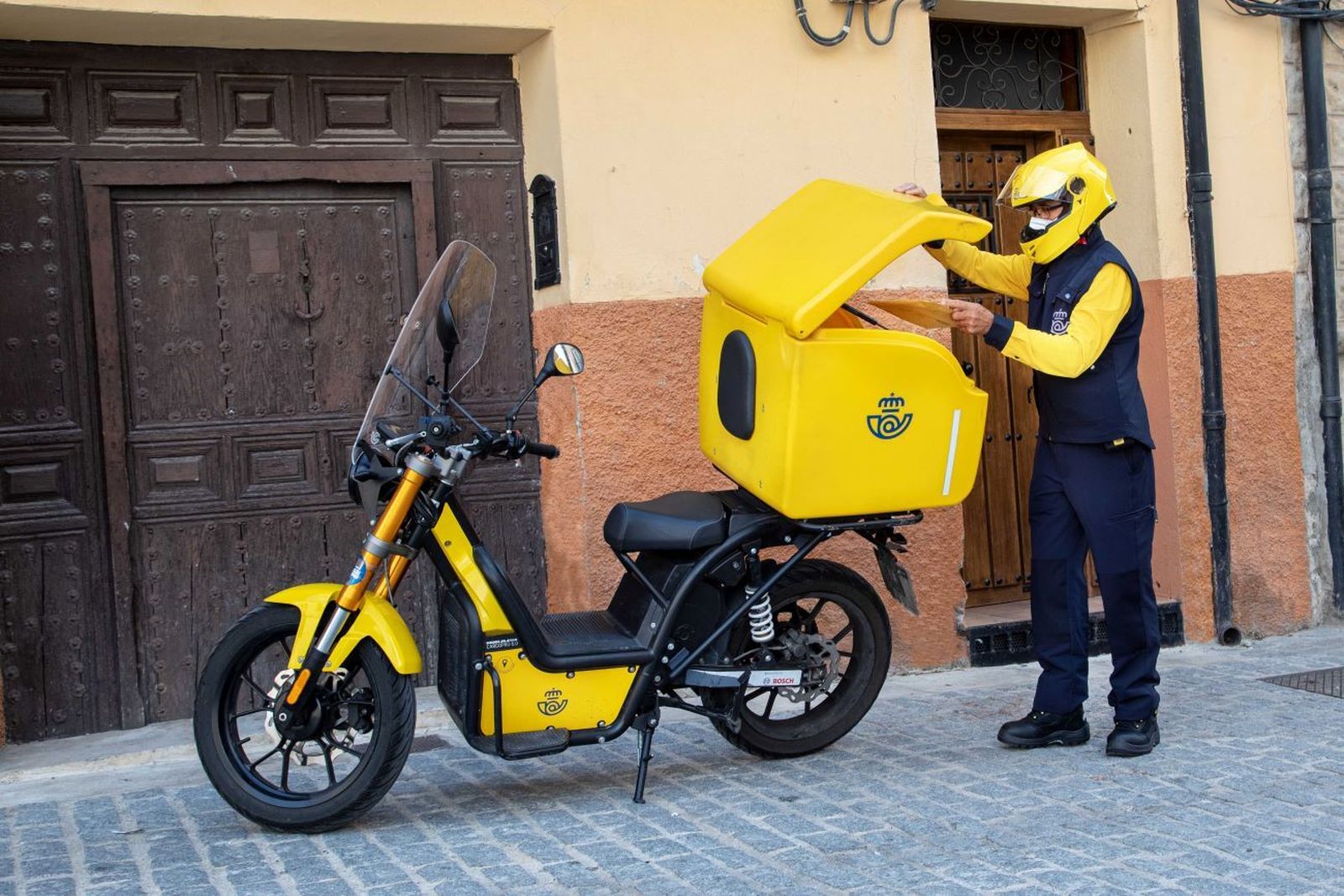 Motos eléctricas de Correos.