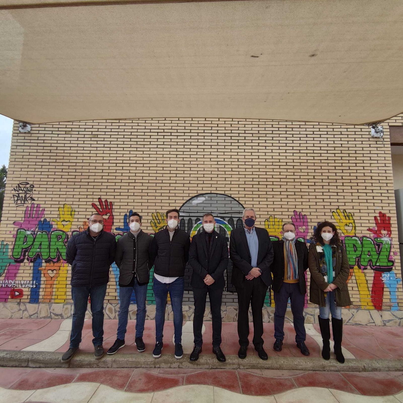 El delegado de Educación visita uno de los centro de la Red ‘Escuela Espacio de Paz’.