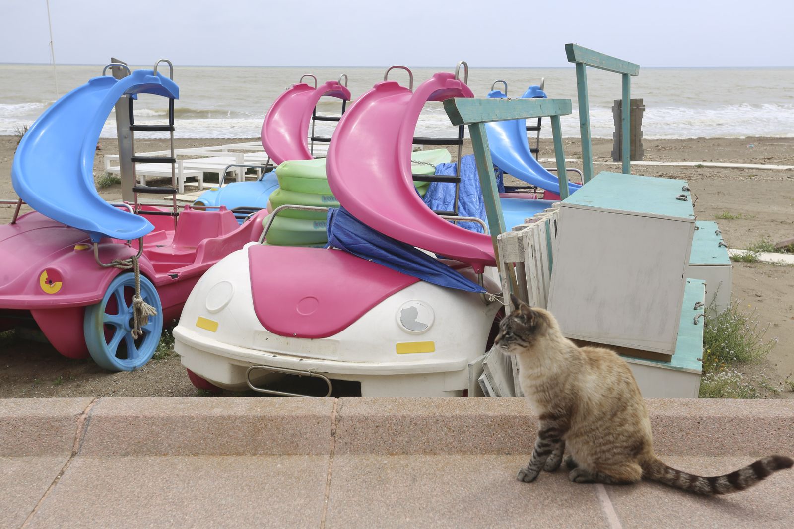 Playas cerradas en Torremolinos, la imagen del coronavirus en Málaga