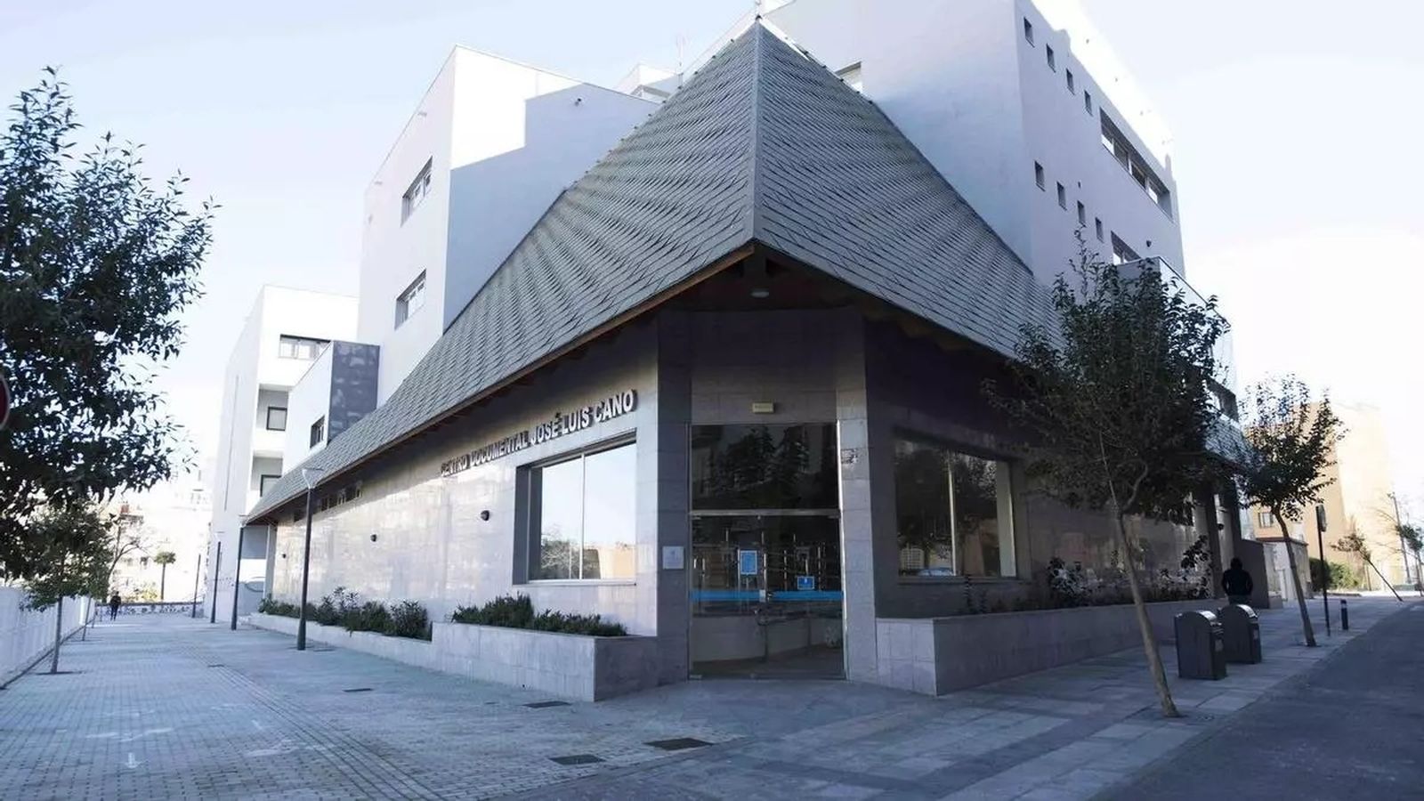 Fachada del Centro Documental José Luis Cano.
