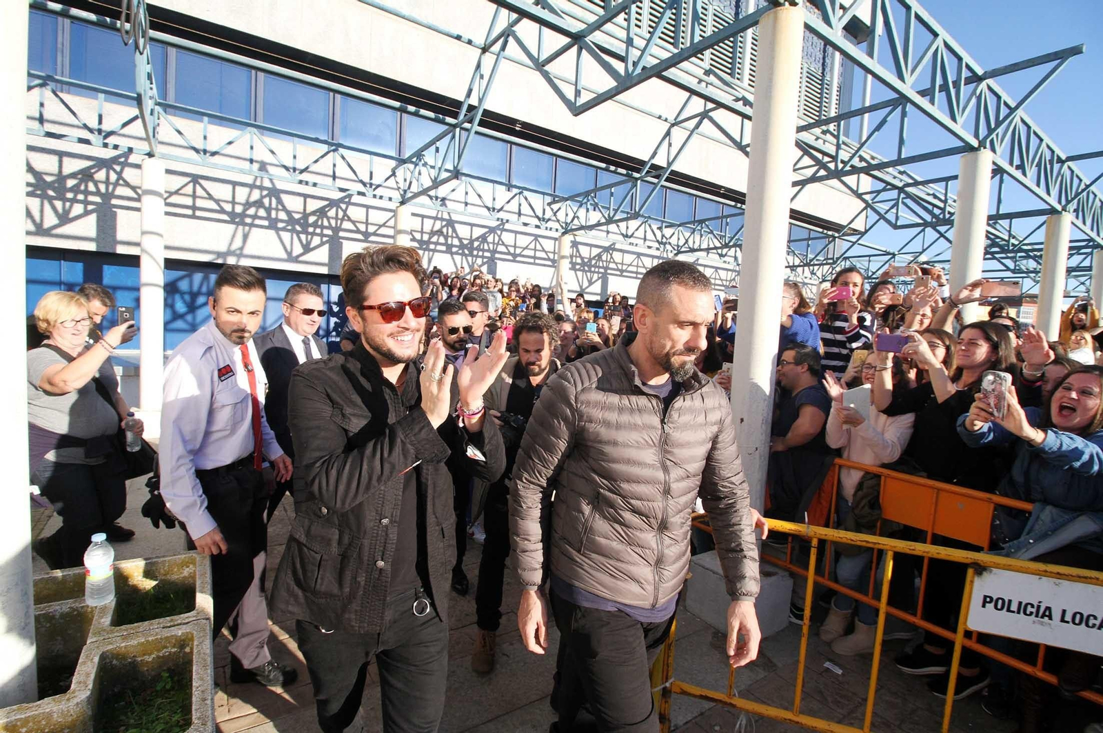 Manuel Carrasco firma sus discos, en imágenes