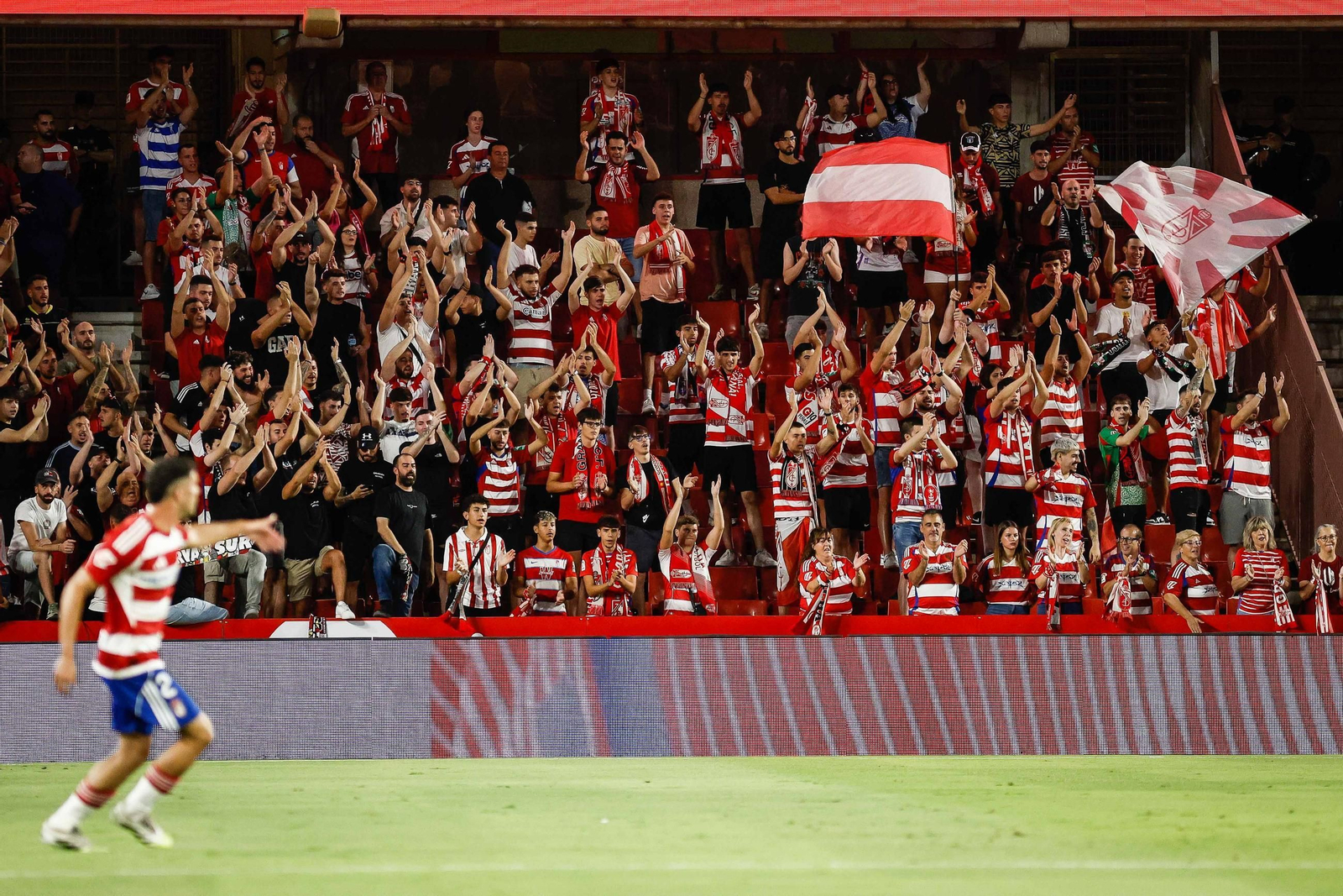 Aficionados del Granada CF en el partido del domingo ante el Mirandés