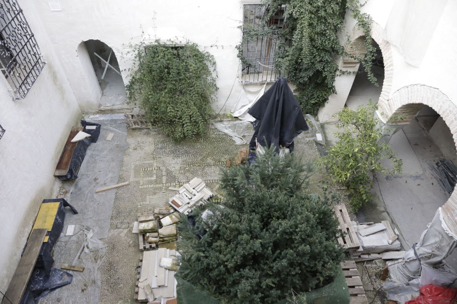 Patio en obras del Archivo Municipal.