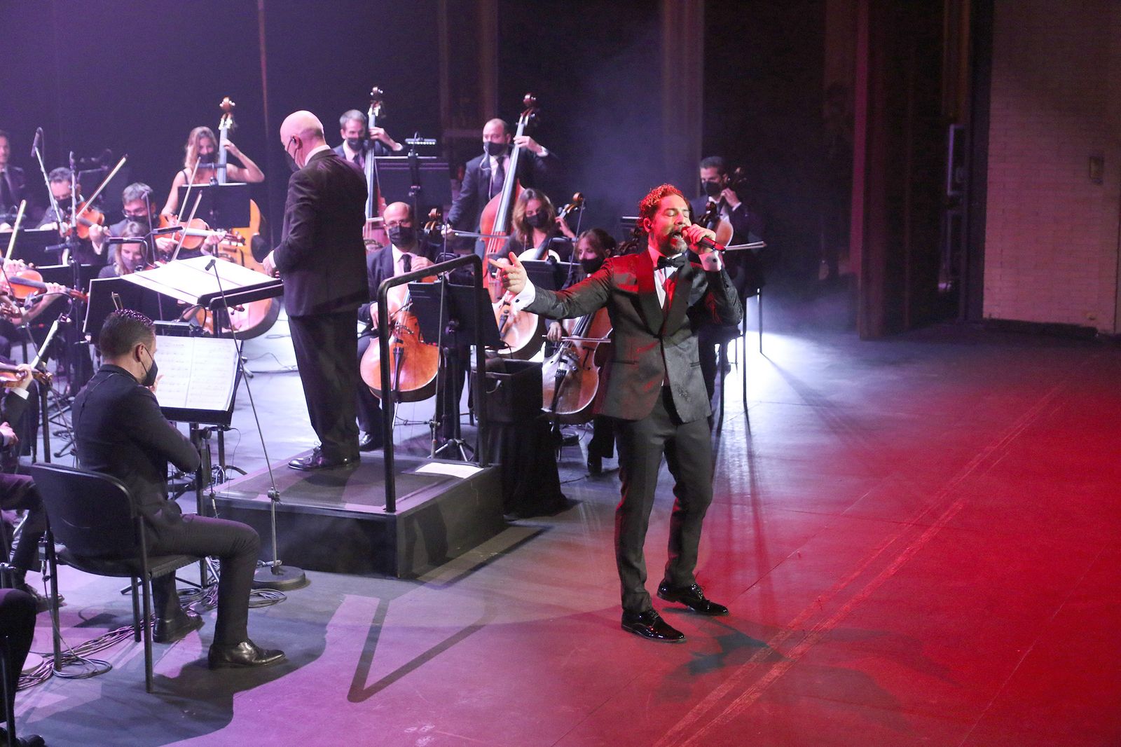 Fotogalería del concierto 'David Bisbal Filarmónico by Cosentino'