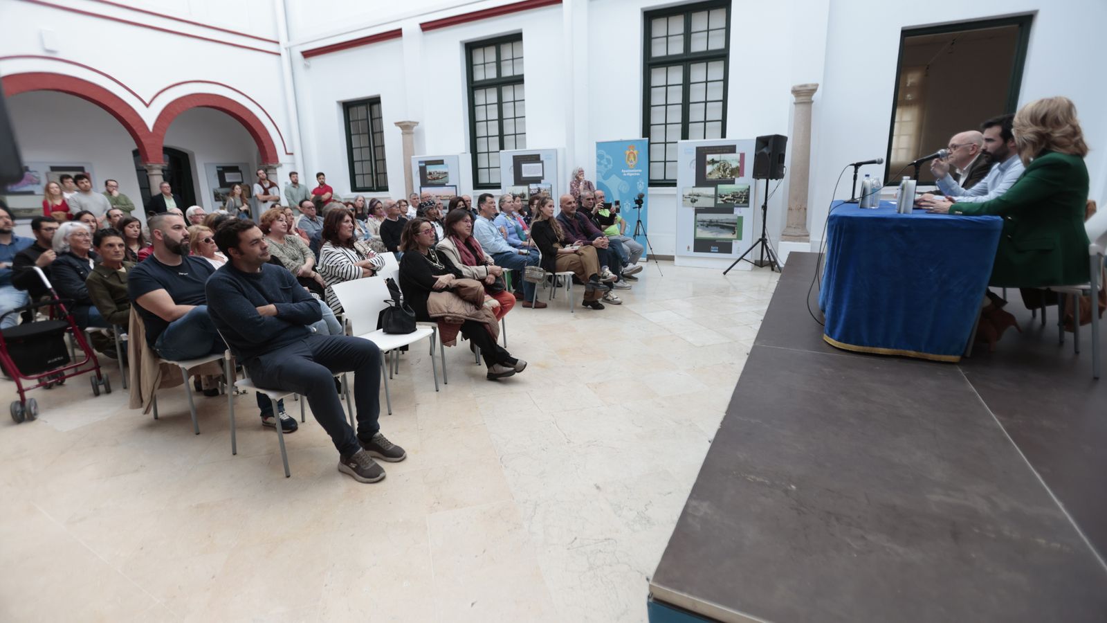 Inauguración de la exposición "Pasen y Lean" y presentación del libro Hominis Oblitus de Enrique Martínez