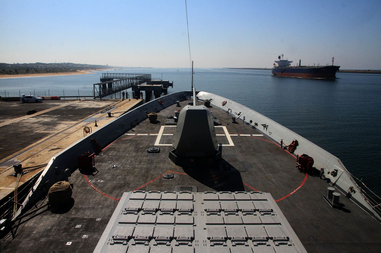 Imágenes de la Fragata Cristóbal Colón F-105