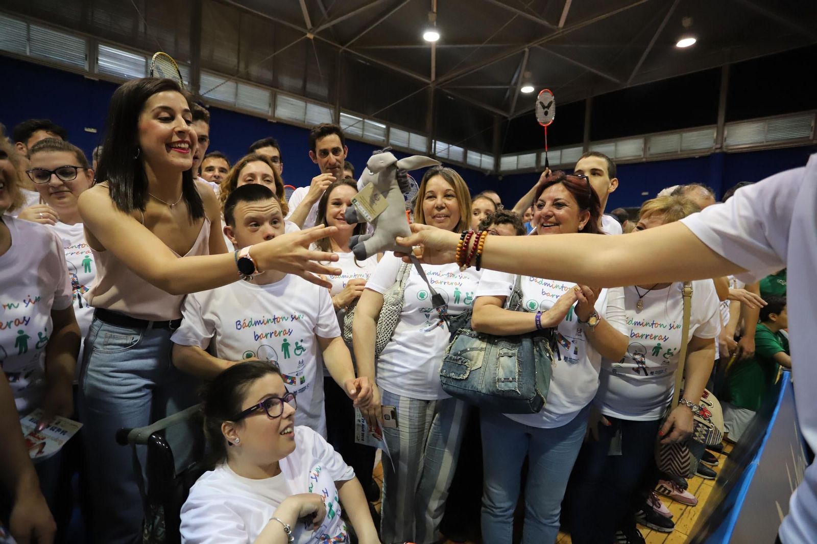 Imágenes de Carolina Marín en el Palacio de deportes, con la asociación Inclusivo, que ella misma Amadrina
