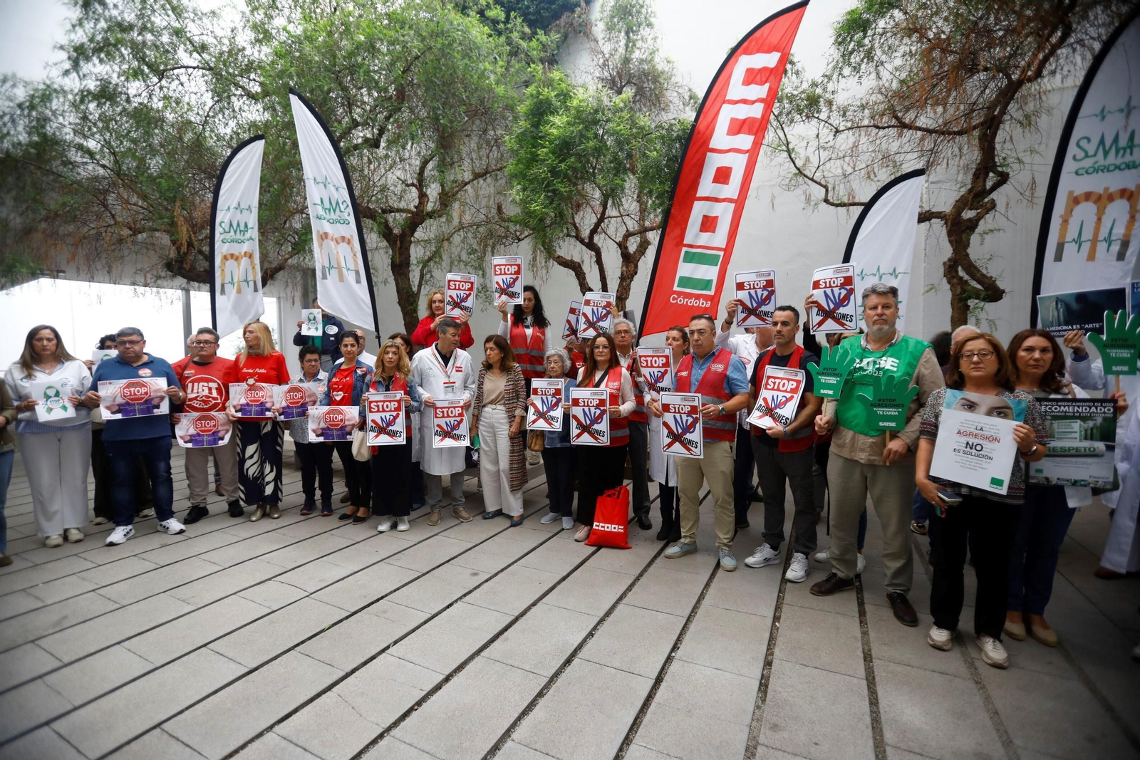 La concentración contra las agresiones al personal sanitario en el centro de salud Lucano