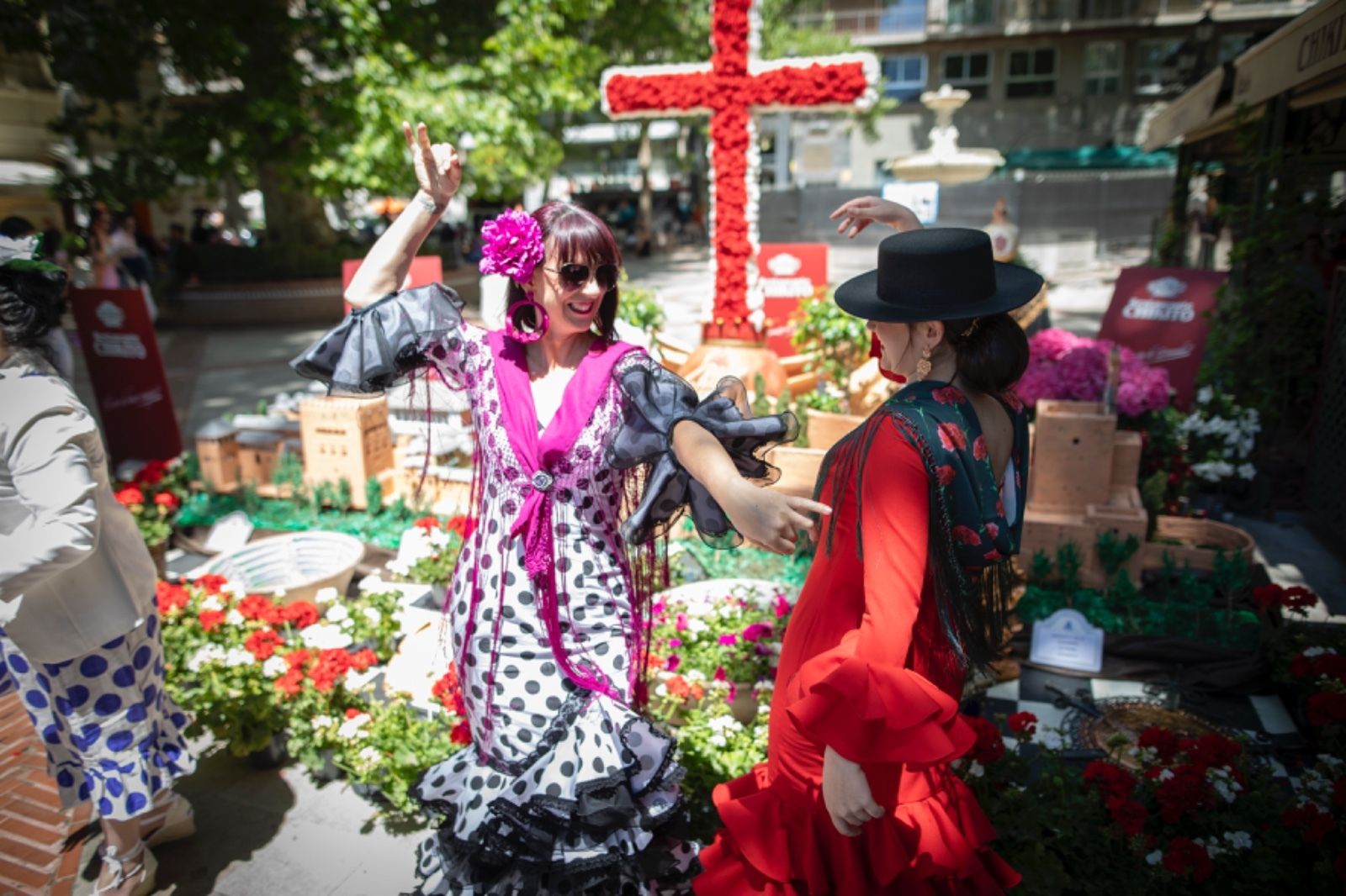 Los mejores momentos del primer día de Cruces en Granada en fotos