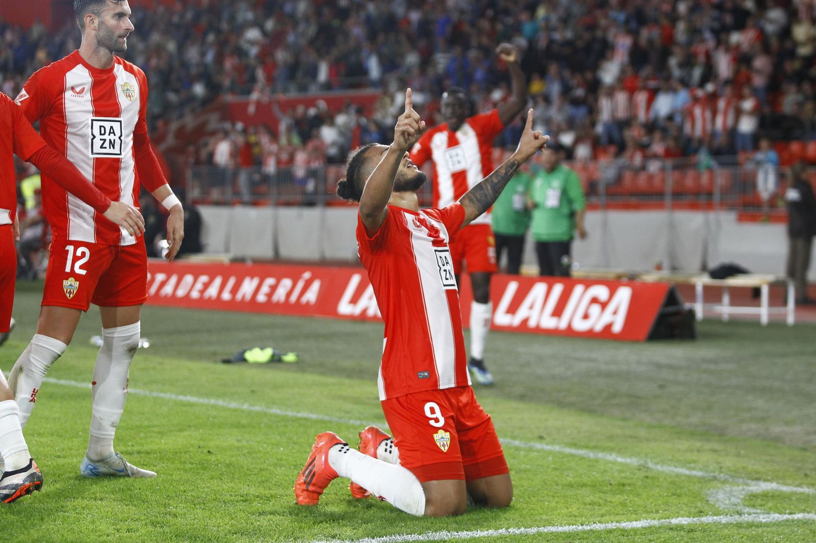 El delantero colombiano celebra uno de sus goles anotados esta temporada en el Estadio de los Juegos Mediterráneos.