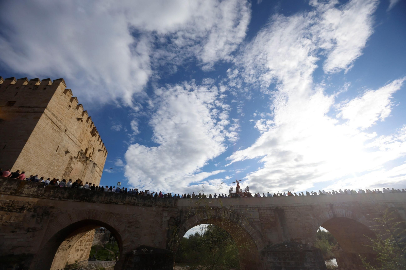 La procesión de la Vera-Cruz en este Domingo de Ramos de Córdoba, en imágenes