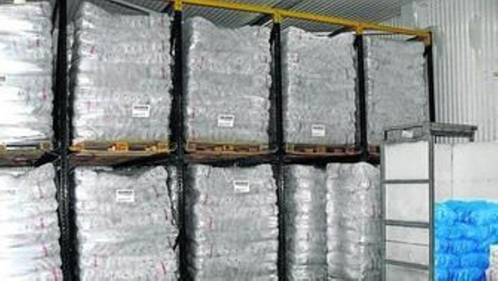 Hielo Sur fabrica 30.000 kilogramos diarios de cubitos a pesar de la crisis